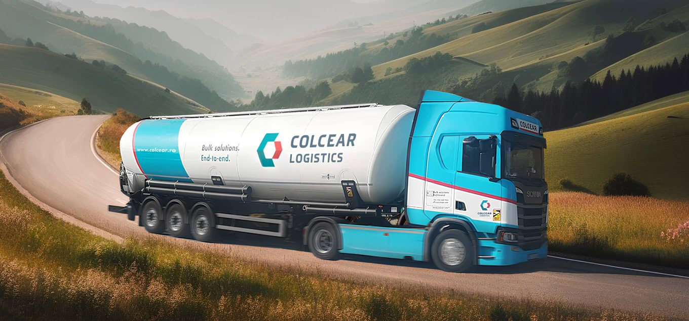 Truck fleet with Colcear Logistics branding.